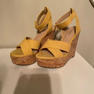 ALDO Yellow Wedges - brand new, never worn, Size 6